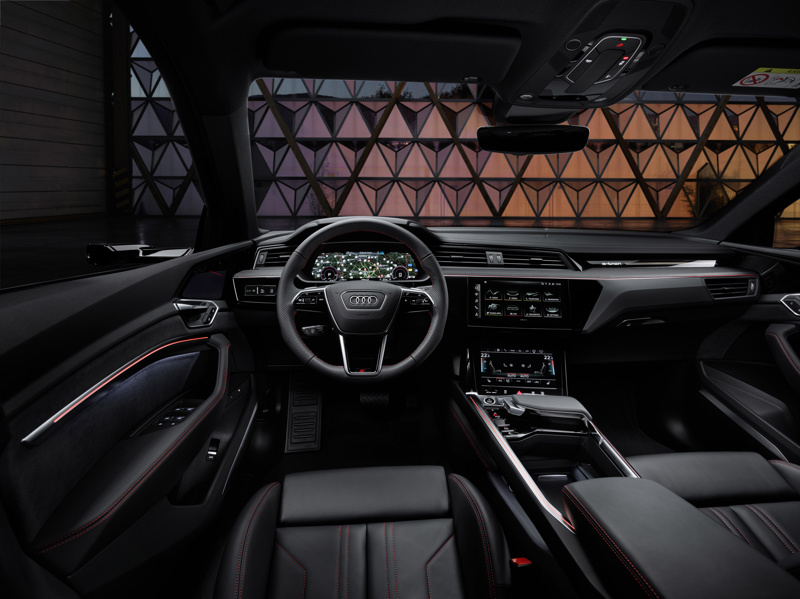 Audi Q8 e-tron MMI and Virtual cockpit