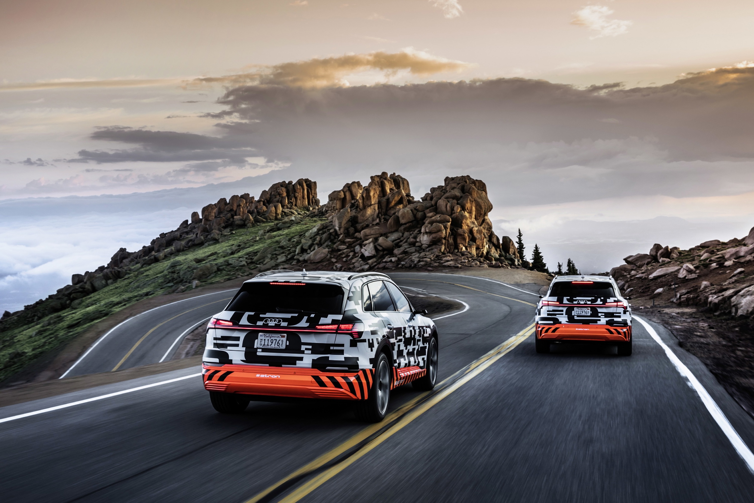 Kjøre ned Pikes Peak i Audi e-tron