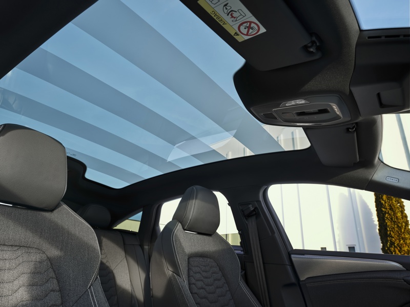 Audi A6 e-tron panoramic roof