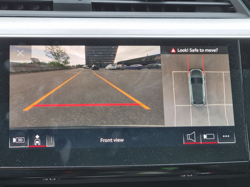 Et typisk scenario. Audi e-tron fyller parkeringsplassene helt.