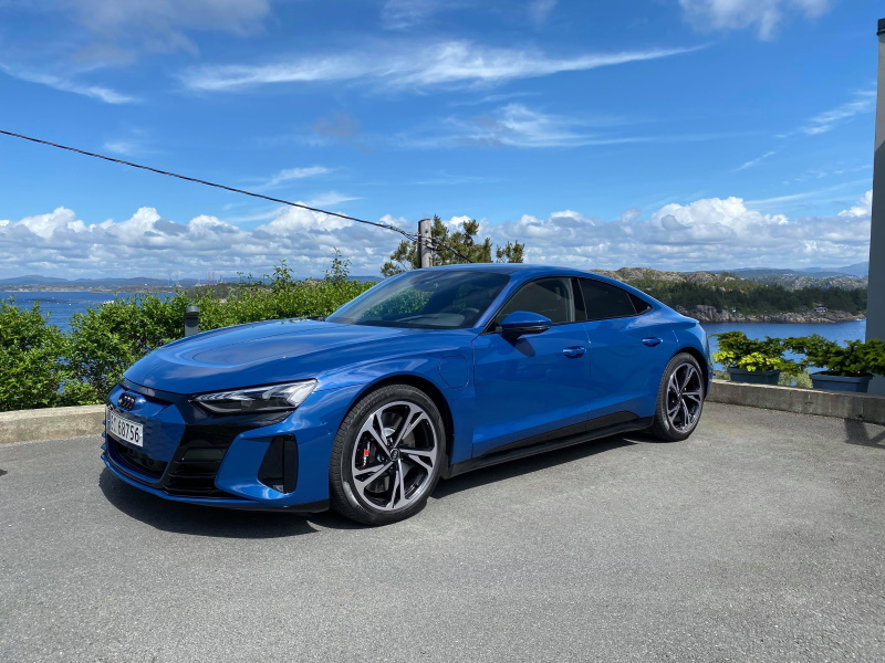 Audi e-tron GT in Ascari Blue