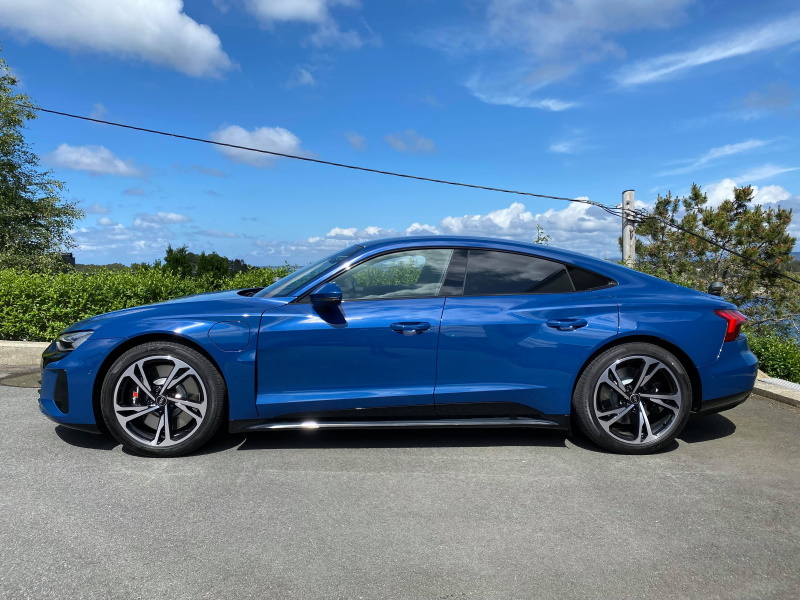 Audi e-tron GT in Ascari Blue