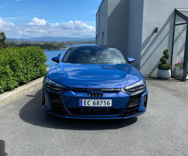 Audi e-tron GT in Ascari Blue