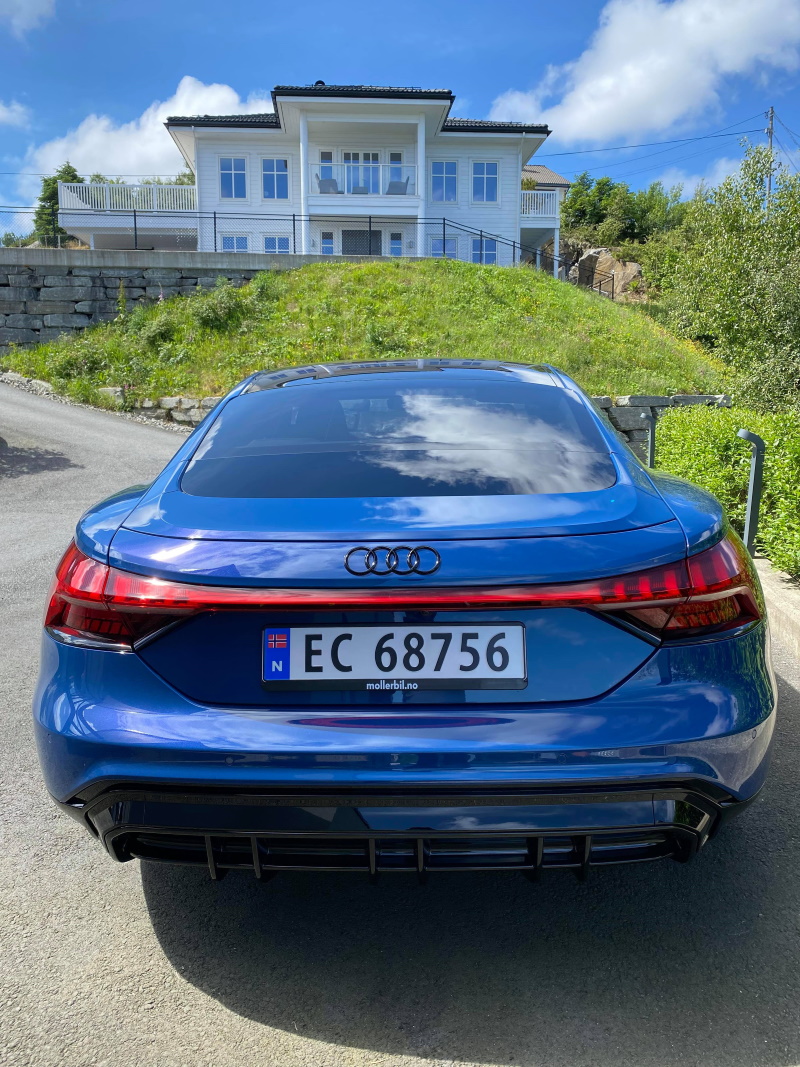 Ascariblå Audi e-tron GT