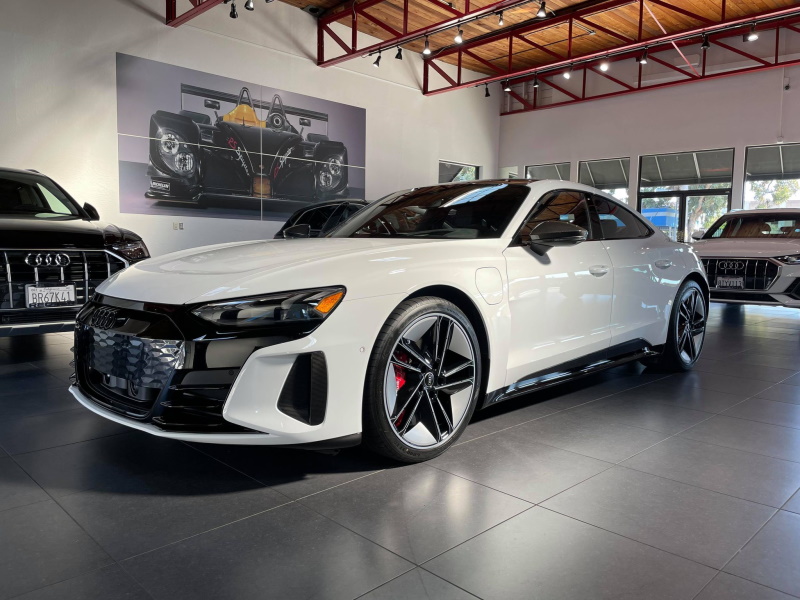 Audi RS e-tron GT in Ibis White with carbon optics