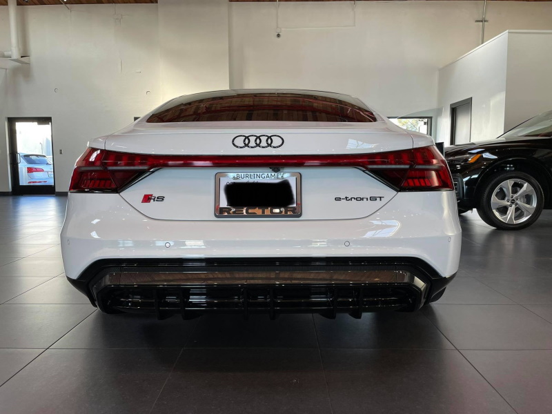 Audi RS e-tron GT in Ibis White with carbon optics