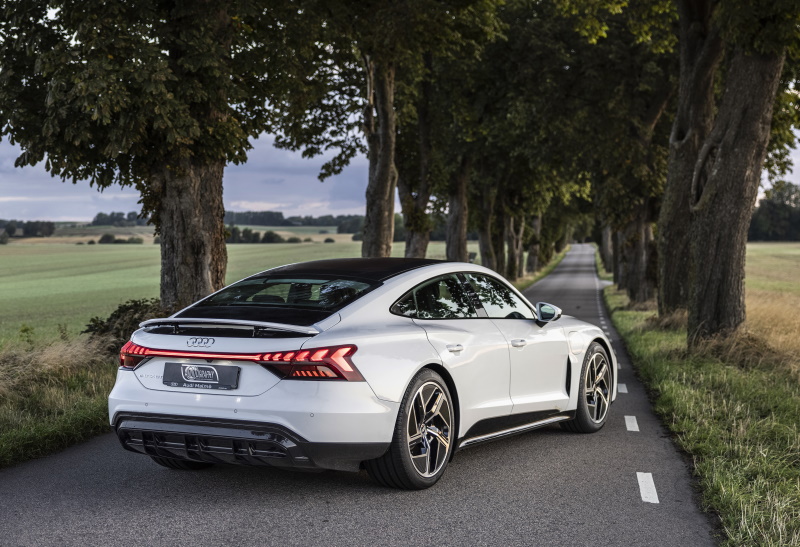 Audi e-tron GT in Ibis White with black optics