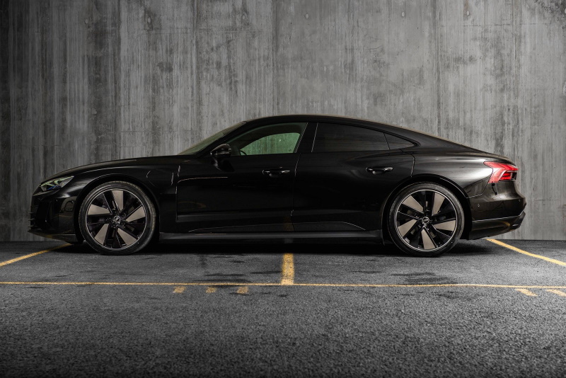 Audi e-tron GT in Mythos Black