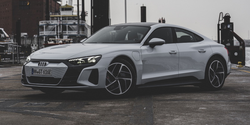 Audi e-tron GT in Suzuka Grey