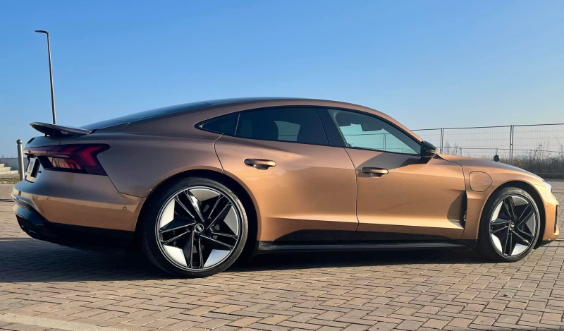 Audi RS e-tron GT in Zanzibar brown metallic