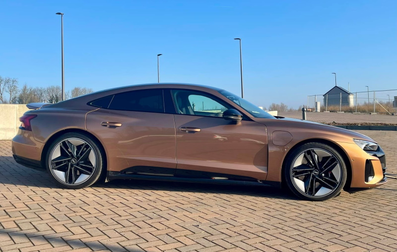 Zanzibar brown metallic Audi RS e-tron GT