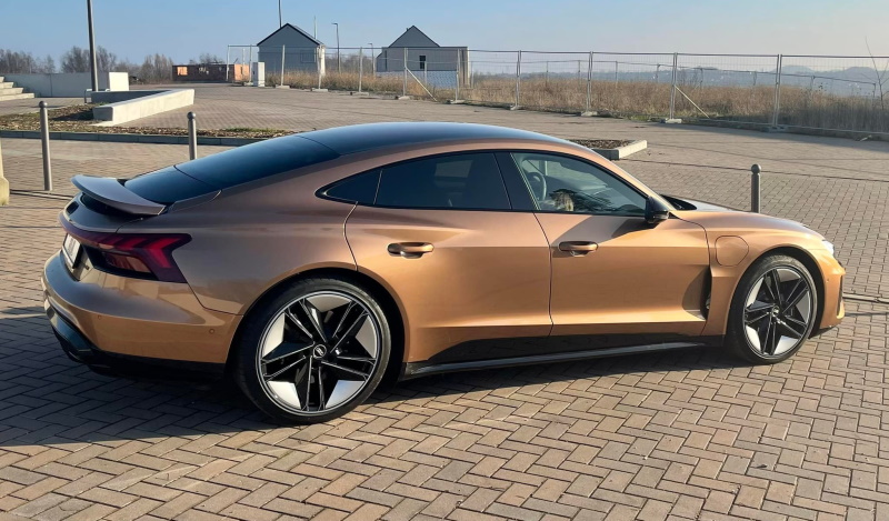 Audi RS e-tron GT in Zanzibar brown metallic