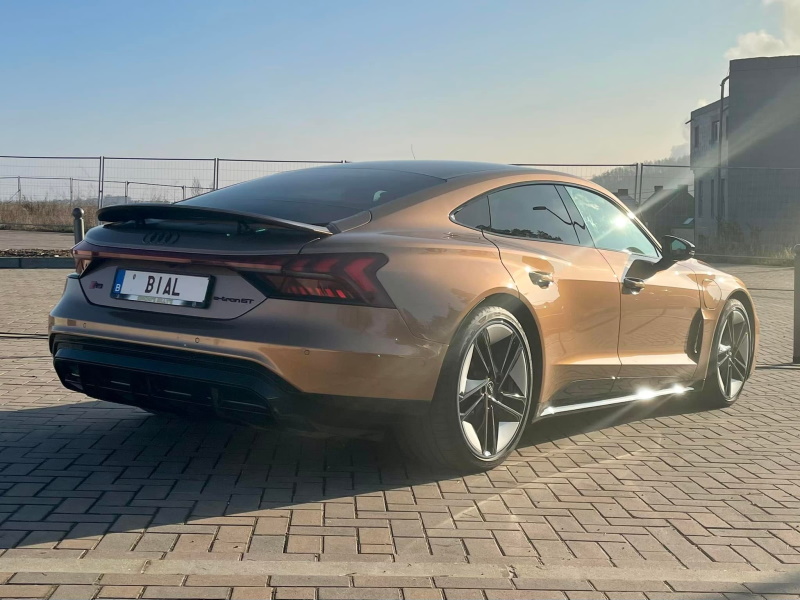 Zanzibar brown metallic Audi RS e-tron GT