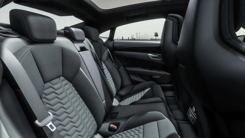 Sport Plus seats with cascade fabric/artifical mono.pur 550 leather
