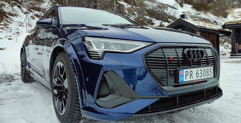 Audi e-tron 60S  Sportback in Navarra Blue with black optics