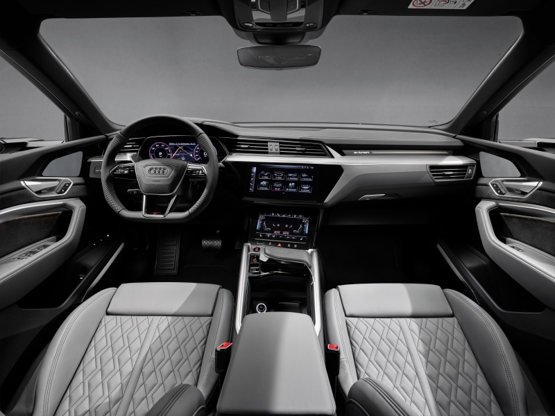 Audi Q8 etron interior