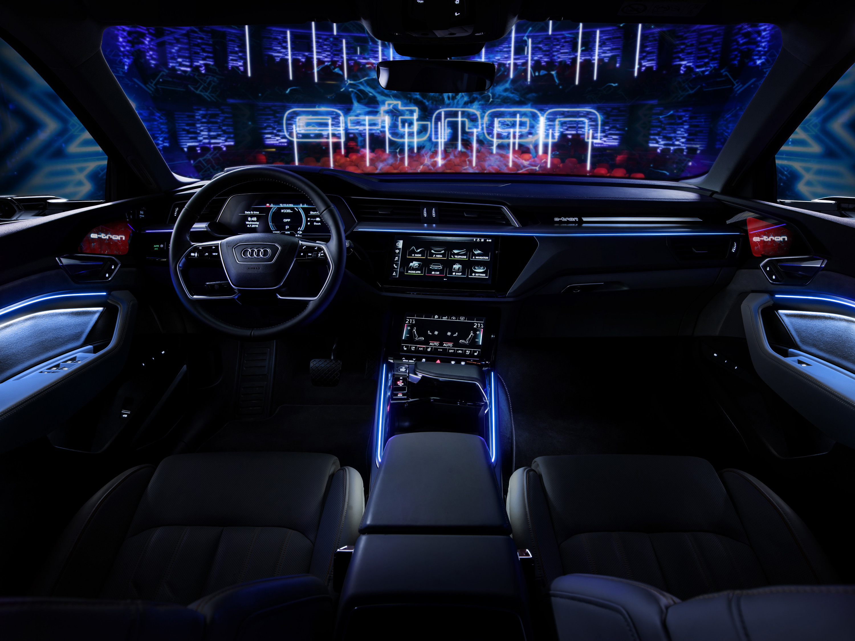 Øde eksplicit flicker Audi e-tron interior & ambient lights :: electrichasgoneaudi.net