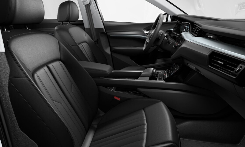 Standard seats in black leather