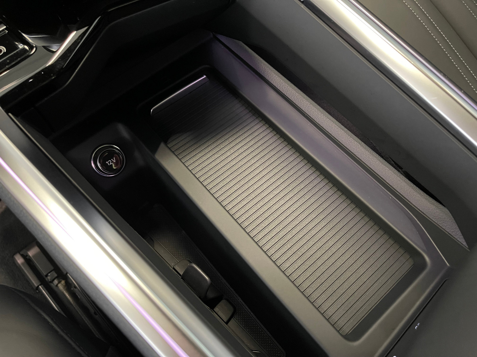 Audi Q4 e-tron phone box 