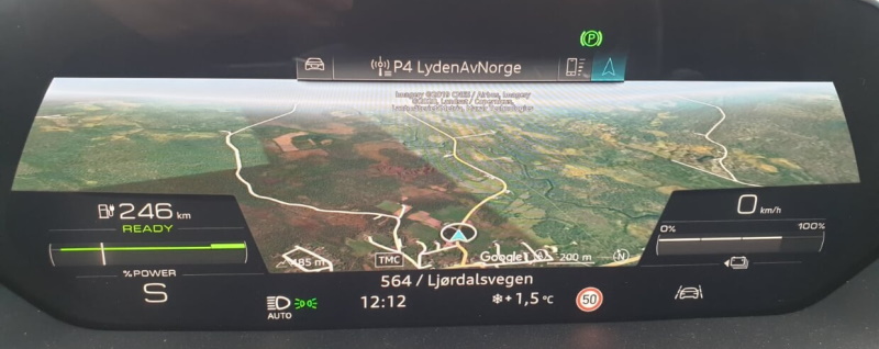 Virtual Cockpit e-tron-modus infotainmentvisning - Navigasjon med Google maps
