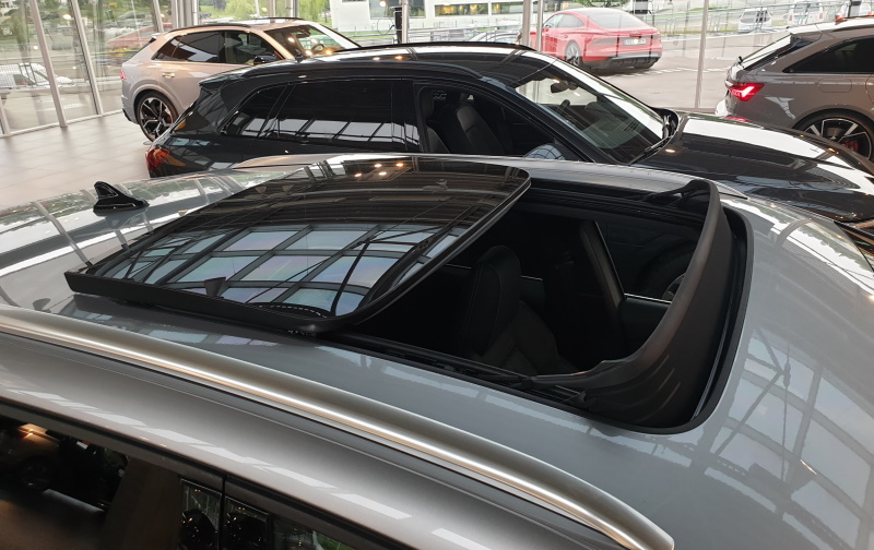 The roof can be fully opened giving the cabriolet feeling light