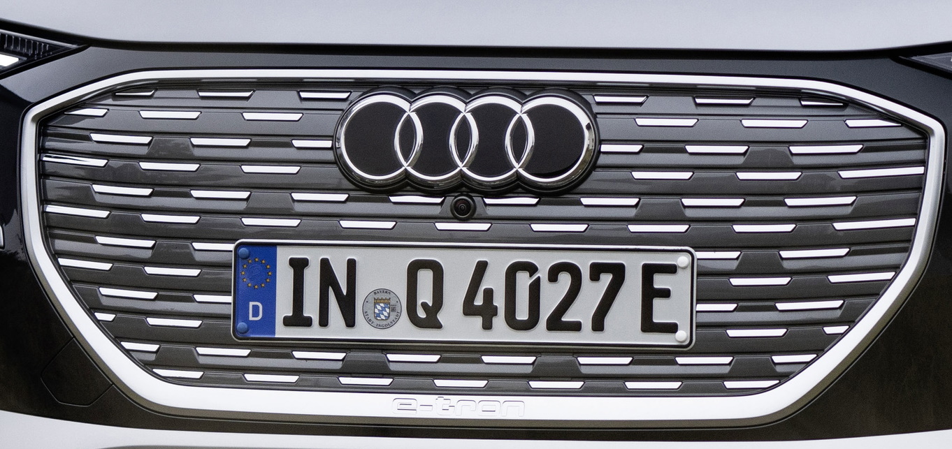Audi Sline S line emblem till grillen 