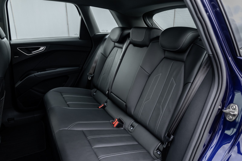 Sport seats in mono.pur 550 black leather (A0) from interior design package 5