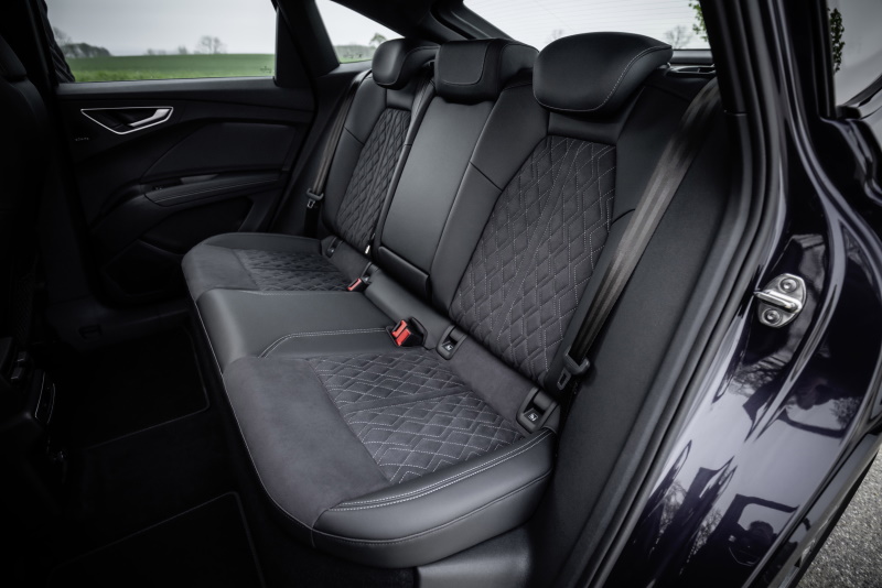 S-line Sport seats with mono.pur 550 leather and Dinamica facbric in black (AI) from interior design package 8