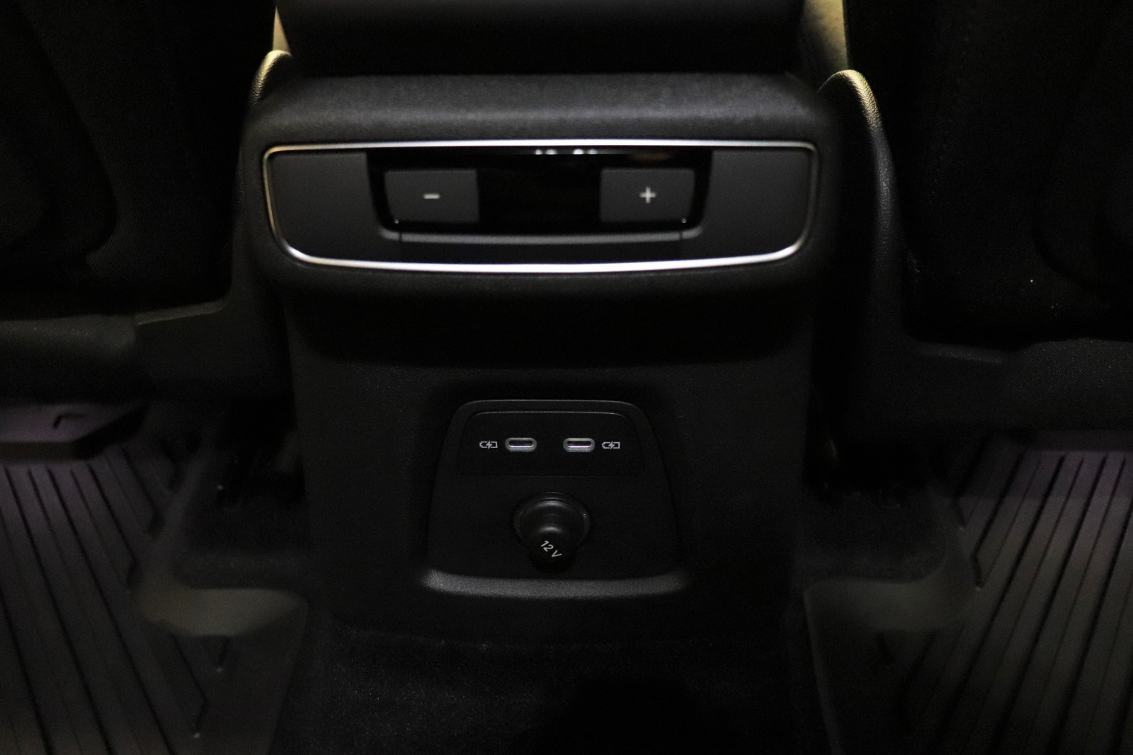 Back Seat USB-C Ports - BMW i Forums