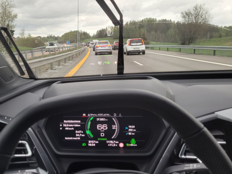 Head-up display with distance line