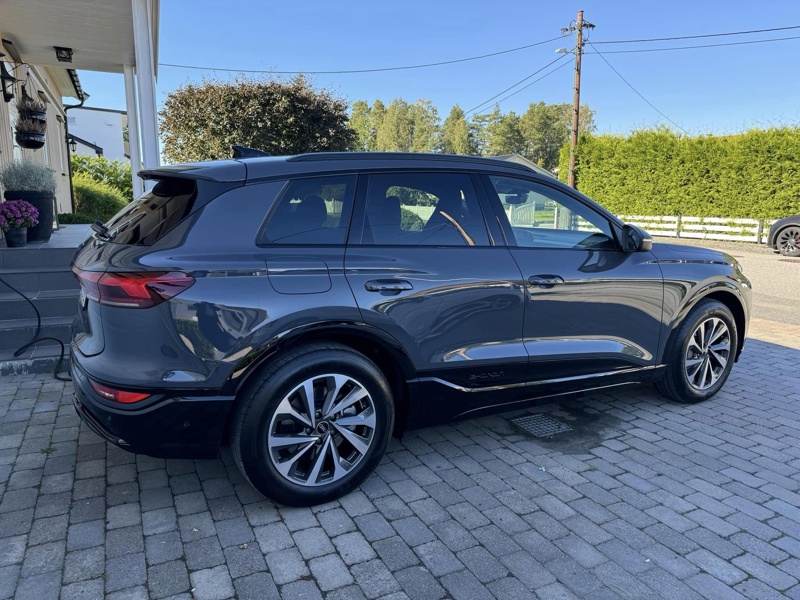 Audi Q6 e-tron in magnet gray