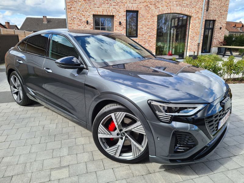 Audi Q8 e-tron in Daytona grey with black optics