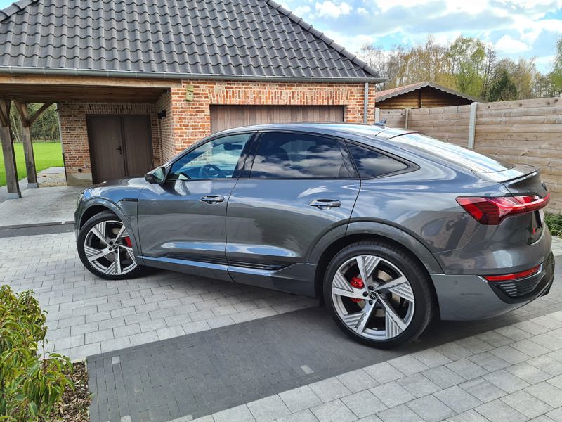 Audi Q8 e-tron in Daytona grey with black optics