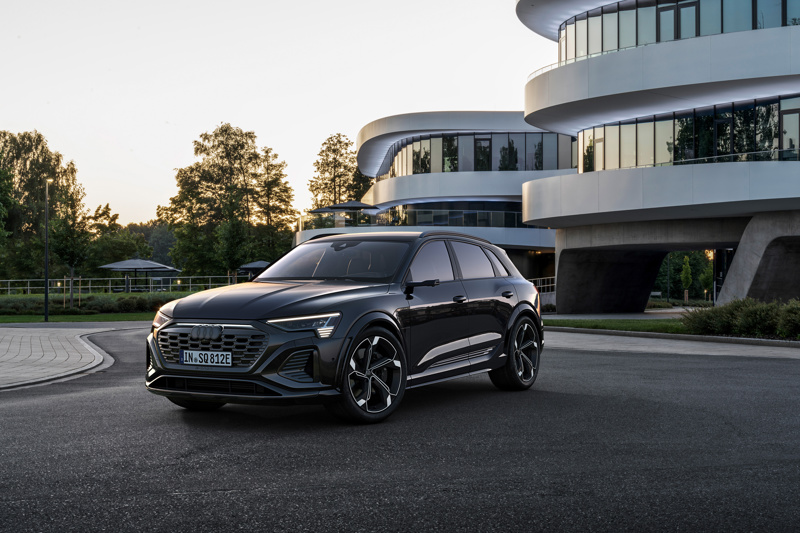 Audi SQ8 e-tron in Mythos Black with black optics and black grille