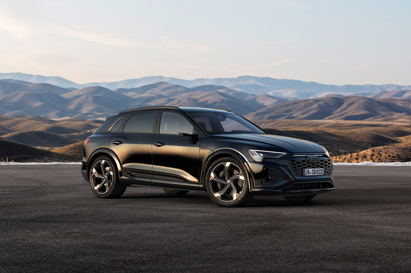 Audi SQ8 e-tron in Mythos Black with black optics and black grille