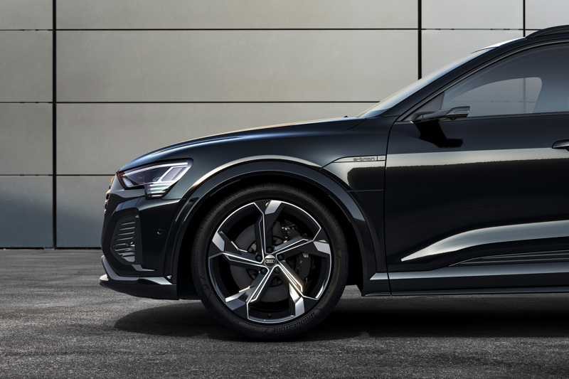 Audi SQ8 e-tron in Mythos Black with black optics and black grille