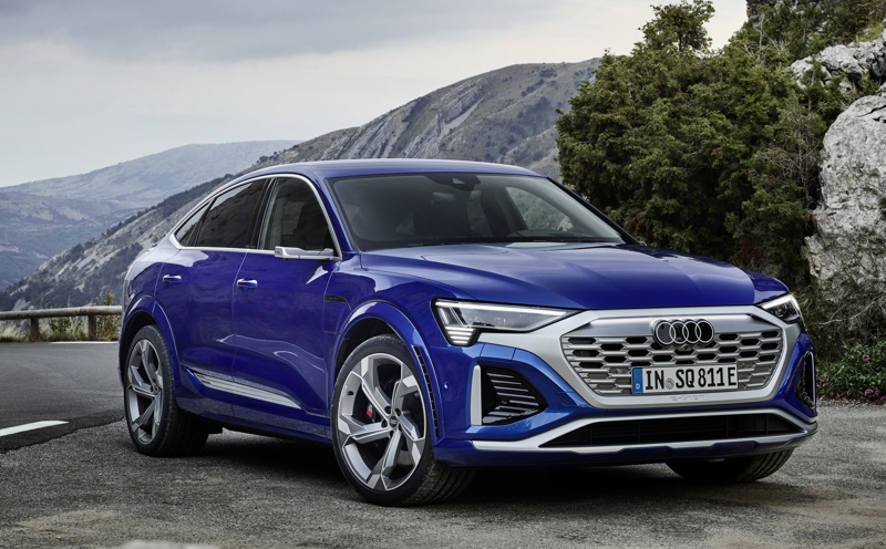 Audi e-tron 55 in Galaxy Blue